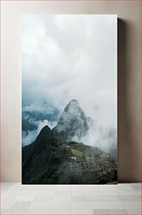 Πίνακας, Foggy Mountains and Ancient Ruins Ομιχλώδη βουνά και αρχαία ερείπια