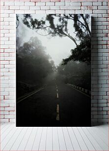 Πίνακας, Foggy Road Through Forest Ομιχλώδης Δρόμος Μέσα από το Δάσος