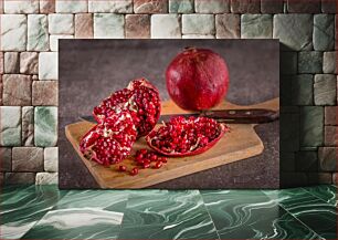Πίνακας, Fresh Pomegranate on Cutting Board Φρέσκο ​​ρόδι σε σανίδα κοπής