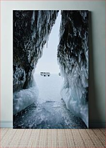 Πίνακας, Frozen Cave Overlooking Vehicles on Icy Landscape Παγωμένη σπηλιά με θέα οχήματα σε παγωμένο τοπίο