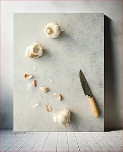 Πίνακας, Garlic and Knife on a Table Σκόρδο και μαχαίρι σε ένα τραπέζι