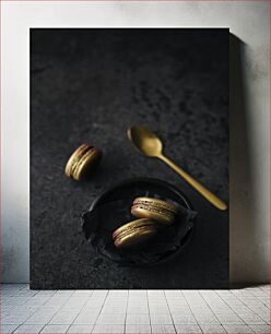 Πίνακας, Gold Macarons with Spoon Χρυσά μακαρόν με κουτάλι