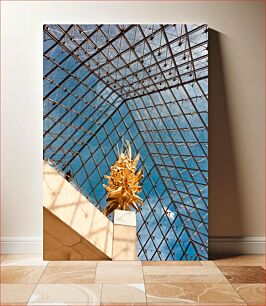 Πίνακας, Golden Sculpture Under Glass Roof Χρυσό γλυπτό κάτω από τη γυάλινη στέγη