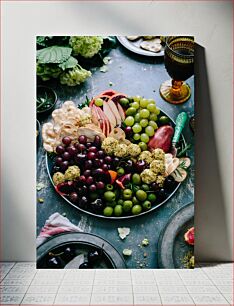 Πίνακας, Gourmet Platter of Fruits and Appetizers Γκουρμέ πιατέλα με φρούτα και ορεκτικά