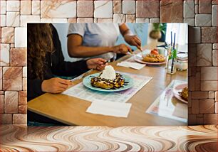 Πίνακας, Group Enjoying Waffles with Toppings Ομάδα απολαμβάνοντας βάφλες με γαρνιτούρες