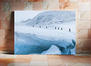 Πίνακας, Group Hiking on a Snowy Mountain Ομαδική πεζοπορία σε χιονισμένο βουνό
