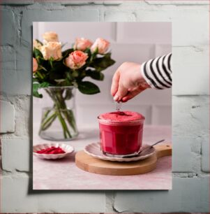 Πίνακας, Hand Adding Toppings to a Pink Smoothie Προσθέτοντας το χέρι σε ένα ροζ smoothie