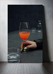 Πίνακας, Hand Holding a Glass of Orange Drink Χέρι που κρατά ένα ποτήρι ποτό πορτοκάλι