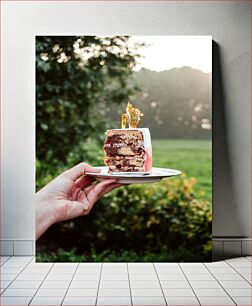 Πίνακας, Hand Holding a Slice of Cake Χέρι που κρατά μια φέτα κέικ