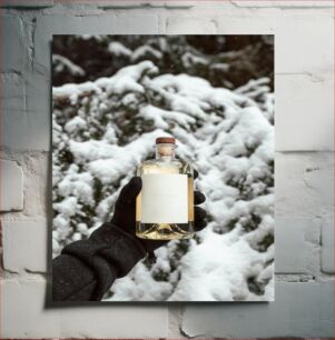 Πίνακας, Hand Holding Bottle in Snowy Landscape Χέρι που κρατά το μπουκάλι στο χιονισμένο τοπίο