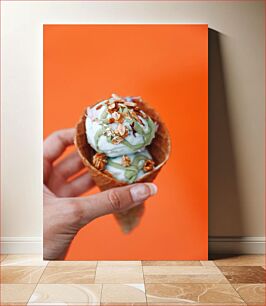 Πίνακας, Hand Holding Ice Cream Cone Χέρι που κρατά χωνάκι παγωτού