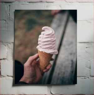 Πίνακας, Hand Holding Ice Cream Cone Χέρι που κρατά χωνάκι παγωτού