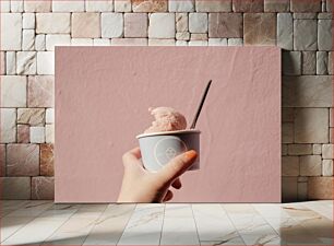 Πίνακας, Hand Holding Ice Cream Cup Χέρι Κρατώντας Κύπελλο Παγωτού