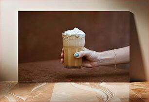 Πίνακας, Hand Holding Iced Coffee Χέρι που κρατά παγωμένο καφέ
