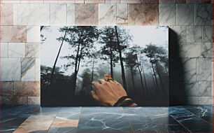 Πίνακας, Hand Reaching Out in Misty Forest Απλώνει το χέρι στο Misty Forest