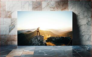 Πίνακας, Hiker at Sunrise on Mountain Peak Πεζοπόρος στο Sunrise on Mountain Peak