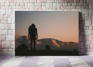 Πίνακας, Hiker in the Mountains at Sunset Πεζοπόρος στα βουνά στο ηλιοβασίλεμα