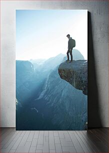 Πίνακας, Hiker on Mountain Edge Πεζοπόρος στην άκρη του βουνού