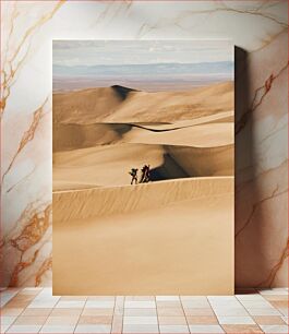 Πίνακας, Hiking Through the Desert Dunes Πεζοπορία στους αμμόλοφους της ερήμου