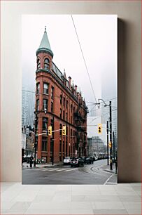 Πίνακας, Historic Red Brick Building Amidst Modern Cityscape Ιστορικό κτήριο από τούβλα μέσα σε σύγχρονο αστικό τοπίο
