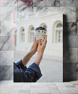Πίνακας, Holding a Coffee Cup Κρατώντας ένα φλιτζάνι καφέ