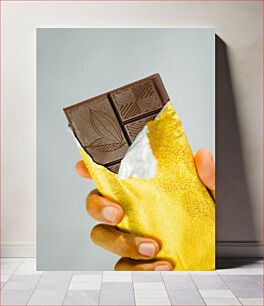 Πίνακας, Holding Chocolate Bar in Gold Wrapper Κρατώντας Μπάρα Σοκολάτας σε Χρυσό Περιτύλιγμα