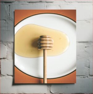 Πίνακας, Honey Dipper on Plate Άρκτος μελιού στο πιάτο