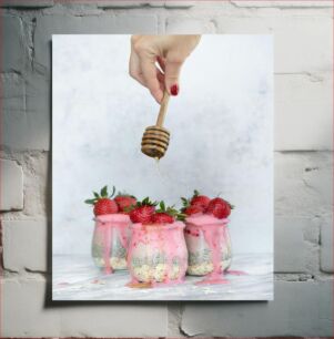 Πίνακας, Honey Drizzled Strawberry Parfaits Παρφέ φράουλας περιχυμένο με μέλι