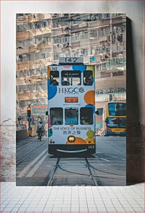 Πίνακας, Hong Kong Tram in City Neighborhood Τραμ του Χονγκ Κονγκ στη γειτονιά της πόλης
