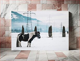 Πίνακας, Horse in a Snowy Field with Power Lines Άλογο σε χιονισμένο χωράφι με ηλεκτροφόρα καλώδια