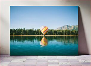 Πίνακας, Hot Air Balloon Over Scenic Lake Μπαλόνι ζεστού αέρα πέρα ​​από τη γραφική λίμνη