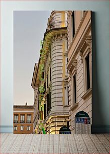 Πίνακας, Hotel Sign in Urban Setting Είσοδος ξενοδοχείου σε αστικό περιβάλλον