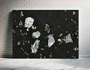 Πίνακας, Ice and Pebbles on Dark Beach Πάγος και βότσαλα στη σκοτεινή παραλία