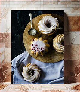 Πίνακας, Iced Bundt Cakes on Wooden Platter Iced Bundt Cakes σε ξύλινη πιατέλα