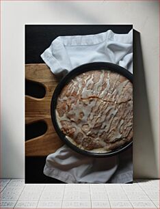 Πίνακας, Iced Cake on Cutting Board Παγωμένο κέικ σε ξύλο κοπής