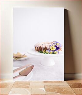 Πίνακας, Iced Cake with Edible Flowers Παγωμένο κέικ με βρώσιμα λουλούδια