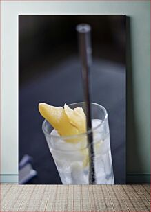 Πίνακας, Iced Drink with Lemon Garnish Παγωμένο ρόφημα με γαρνιτούρα λεμονιού