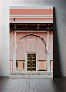 Πίνακας, Intricate Pink Building Facade Περίπλοκη ροζ πρόσοψη κτιρίου
