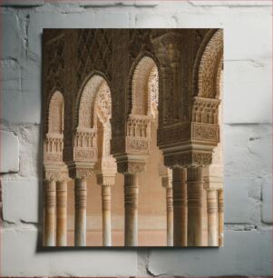 Πίνακας, Intricately Carved Arches and Columns Περίπλοκα σκαλιστά τόξα και κίονες