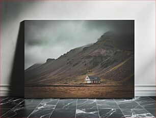 Πίνακας, Isolated House in Misty Mountains Απομονωμένο σπίτι στα Misty Mountains