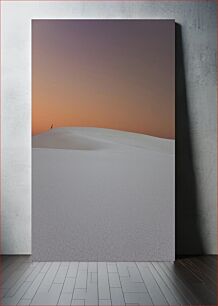 Πίνακας, Lone Figure on Desert Dune at Sunset Μοναχική φιγούρα στον αμμόλοφο της ερήμου στο ηλιοβασίλεμα
