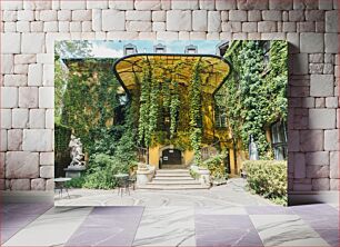 Πίνακας, Lush Courtyard with Ivy-Covered Building Καταπράσινη αυλή με κτήριο καλυμμένο με κισσό