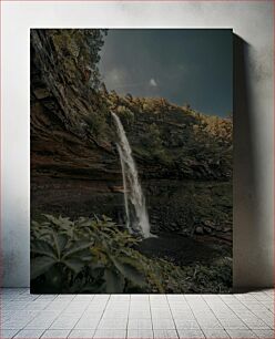 Πίνακας, Majestic Waterfall in a Forest Μεγαλοπρεπής καταρράκτης σε ένα δάσος