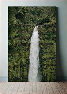 Πίνακας, Majestic Waterfall in Lush Forest Μαγευτικός καταρράκτης στο καταπράσινο δάσος