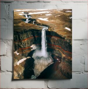 Πίνακας, Majestic Waterfall in Rugged Terrain Μαγευτικός καταρράκτης σε τραχύ έδαφος