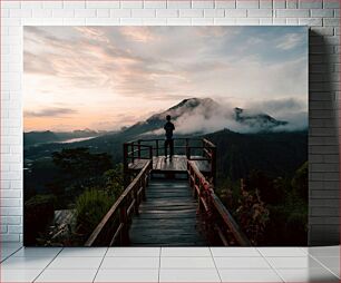 Πίνακας, Man Enjoying Mountain View at Sunset Άνδρας που απολαμβάνει θέα στο βουνό στο ηλιοβασίλεμα