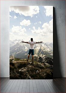 Πίνακας, Man Enjoying Mountain View Άνδρας που απολαμβάνει θέα στο βουνό