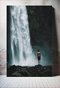 Πίνακας, Man Standing Before Waterfall Άνθρωπος που στέκεται πριν από τον καταρράκτη