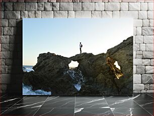 Πίνακας, Man Standing on Rocky Shoreline Άνδρας που στέκεται στη βραχώδη ακτή