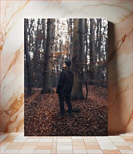 Πίνακας, Man Strolling in Autumn Forest Άνδρας που περπατά στο φθινοπωρινό δάσος
